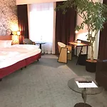 Good Morning + Hotel
